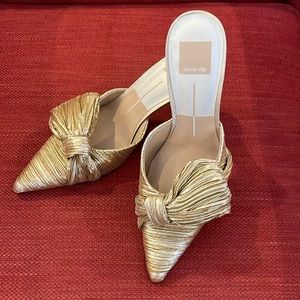NWOB Dolce Vita Gold Ribbon Heels!!! 
Size 8